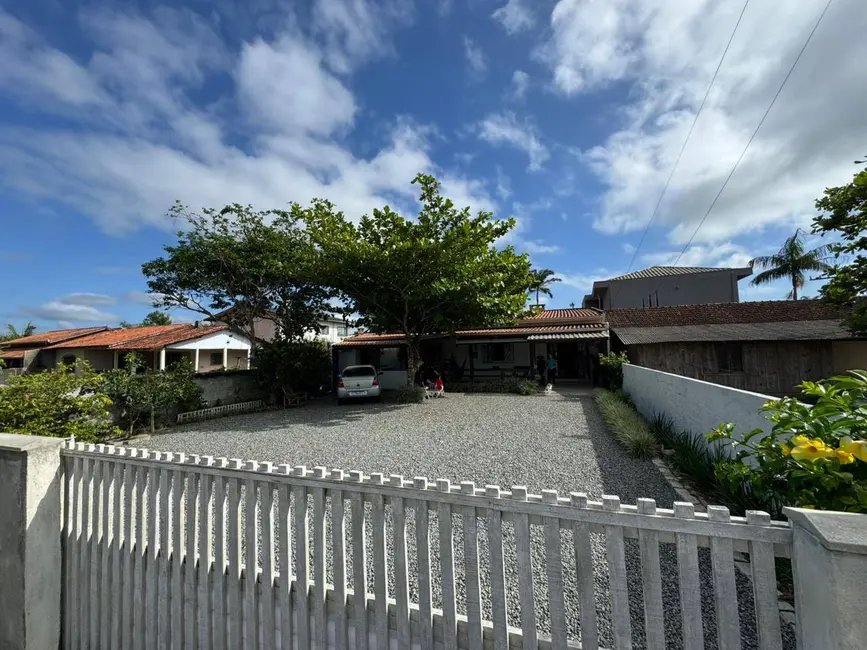 Foto 3 de Casa com 2 quartos à venda, 325m2 em Balneario Barra Do Sul - SC