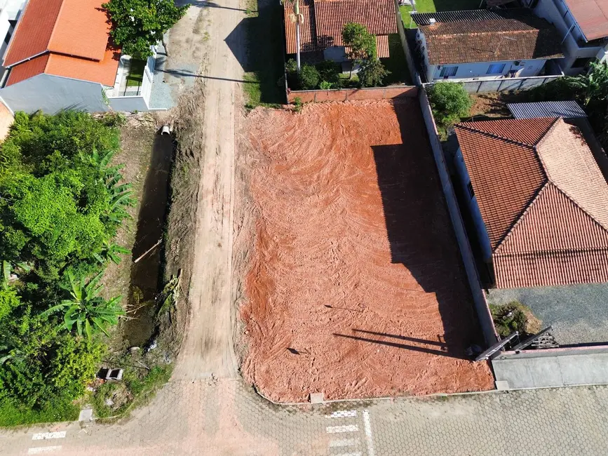 Foto 1 de Terreno / Lote à venda, 325m2 em Balneario Barra Do Sul - SC