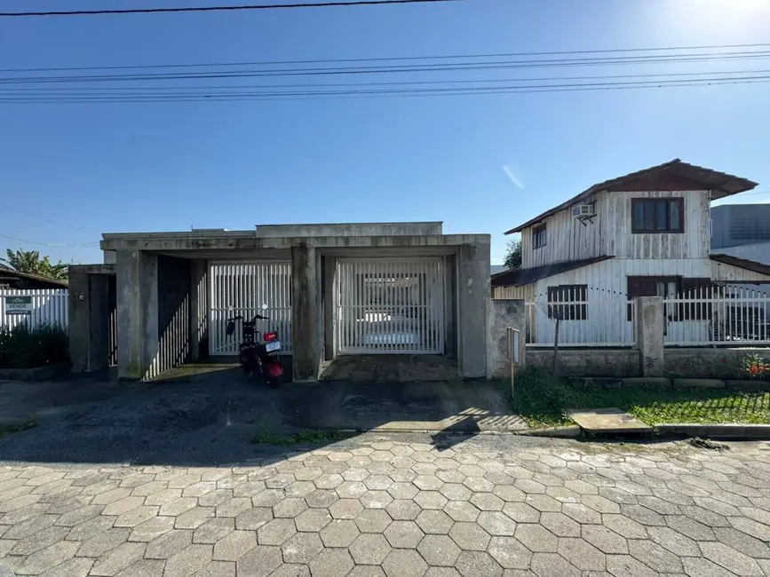 Foto 3 de Casa com 3 quartos à venda, 405m2 em Balneario Barra Do Sul - SC