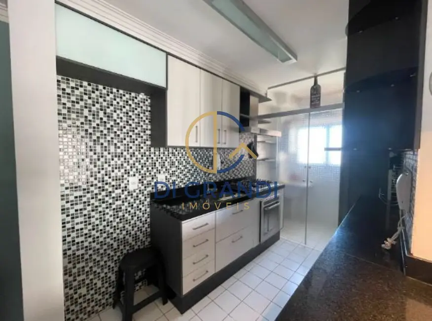 Apartamento com 3 quartos para alugar, 75m2 em Loteamento Chácara Prado, Campinas - SP - imagem 5 Foto 5 de Apartamento com 3 quartos para alugar, 75m2 em Loteamento Chácara Prado, Campinas - SP
