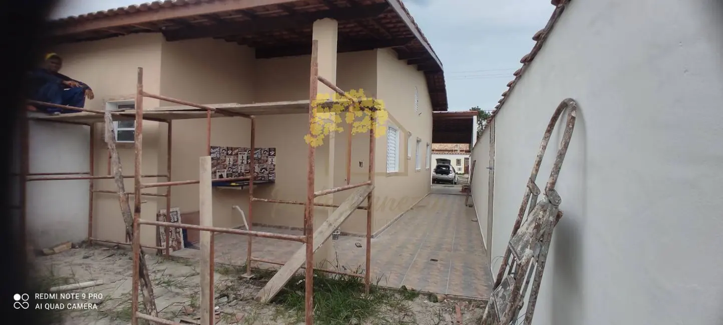Foto 2 de Casa com 2 quartos à venda, 150m2 em Itanhaem - SP
