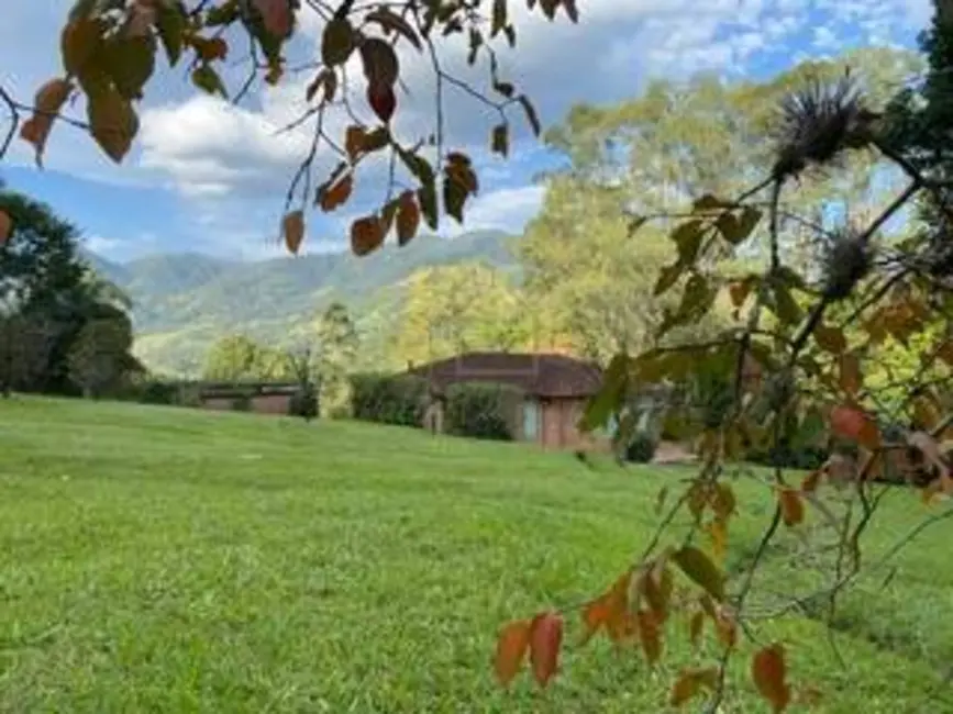 Sítio / Rancho com 7 quartos à venda, 1000m2 em Sao Jose Dos Campos - SP - imagem 7 Foto 7 de Sítio / Rancho com 7 quartos à venda, 1000m2 em Sao Jose Dos Campos - SP