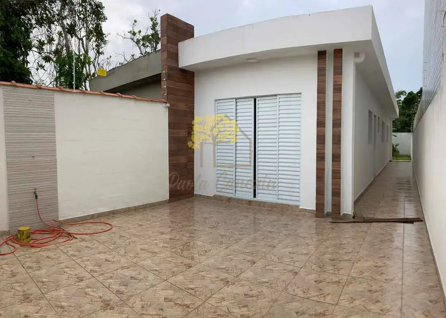 Casa com 2 quartos à venda em Itanhaem - SP - imagem 1 Foto 1 de Casa com 2 quartos à venda em Itanhaem - SP