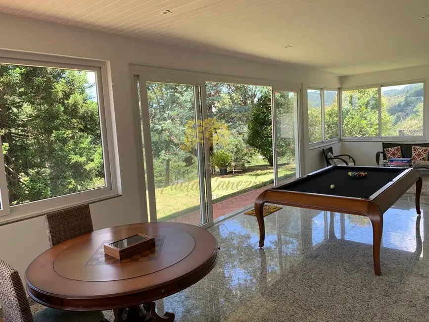 Foto 1 de Casa com 4 quartos à venda em Campos Do Jordao - SP