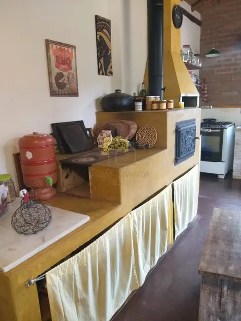 Sítio / Rancho com 4 quartos à venda e para alugar, 140m2 em Sao Jose Dos Campos - SP - imagem 6 Foto 6 de Sítio / Rancho com 4 quartos à venda e para alugar, 140m2 em Sao Jose Dos Campos - SP