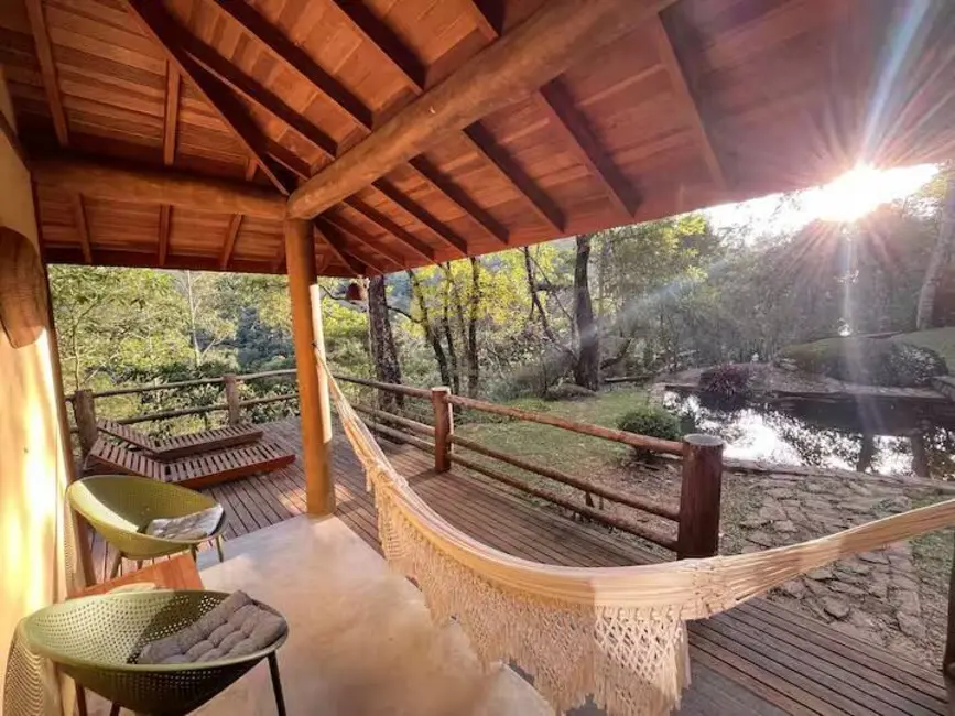 Foto 1 de Sítio / Rancho com 4 quartos à venda e para alugar, 140m2 em Sao Jose Dos Campos - SP