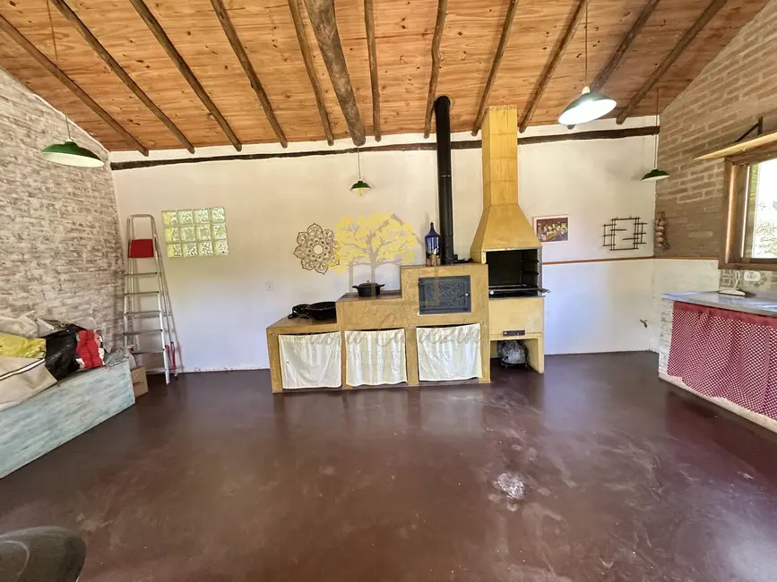 Sítio / Rancho com 4 quartos à venda e para alugar, 140m2 em Sao Jose Dos Campos - SP - imagem 4 Foto 4 de Sítio / Rancho com 4 quartos à venda e para alugar, 140m2 em Sao Jose Dos Campos - SP