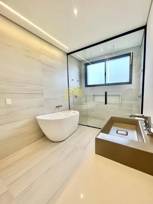 Casa com 4 quartos à venda, 600m2 em Sao Jose Dos Campos - SP - imagem 2 Foto 2 de Casa com 4 quartos à venda, 600m2 em Sao Jose Dos Campos - SP