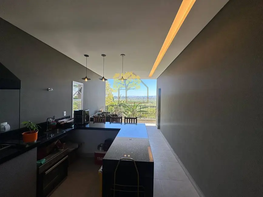 Foto 2 de Casa com 5 quartos à venda, 300m2 em Sao Jose Dos Campos - SP