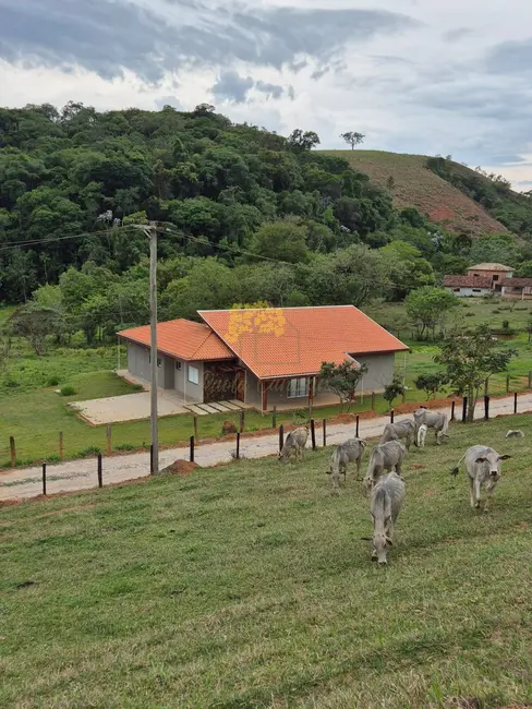 Chácara com 3 quartos à venda, 190m2 em Sao Jose Dos Campos - SP - imagem 4 Foto 4 de Chácara com 3 quartos à venda, 190m2 em Sao Jose Dos Campos - SP