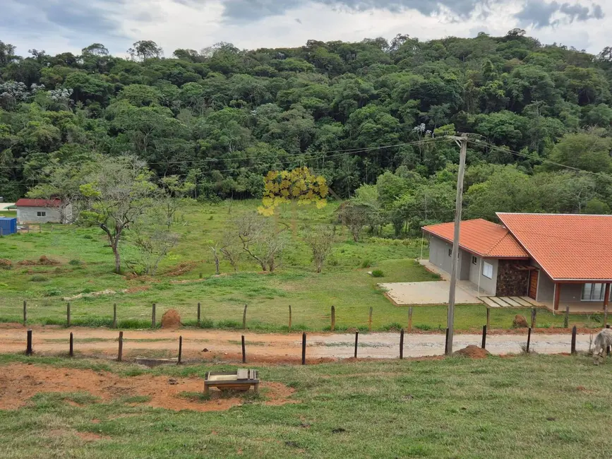 Chácara com 3 quartos à venda, 190m2 em Sao Jose Dos Campos - SP - imagem 5 Foto 5 de Chácara com 3 quartos à venda, 190m2 em Sao Jose Dos Campos - SP