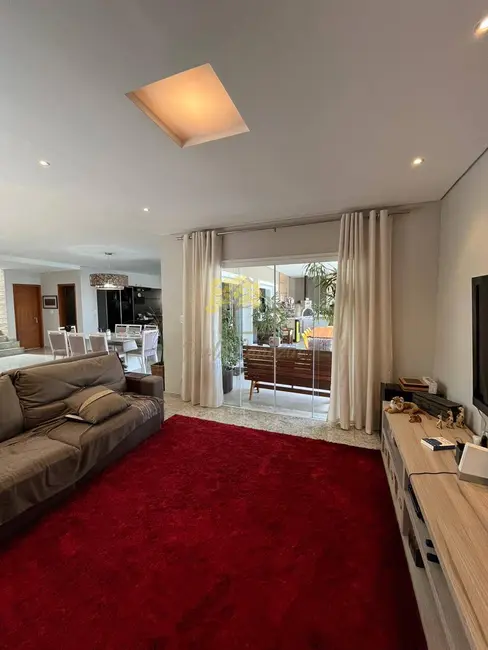 Casa de Condomínio com 4 quartos à venda e para alugar, 400m2 em Sao Jose Dos Campos - SP - imagem 5 Foto 5 de Casa de Condomínio com 4 quartos à venda e para alugar, 400m2 em Sao Jose Dos Campos - SP