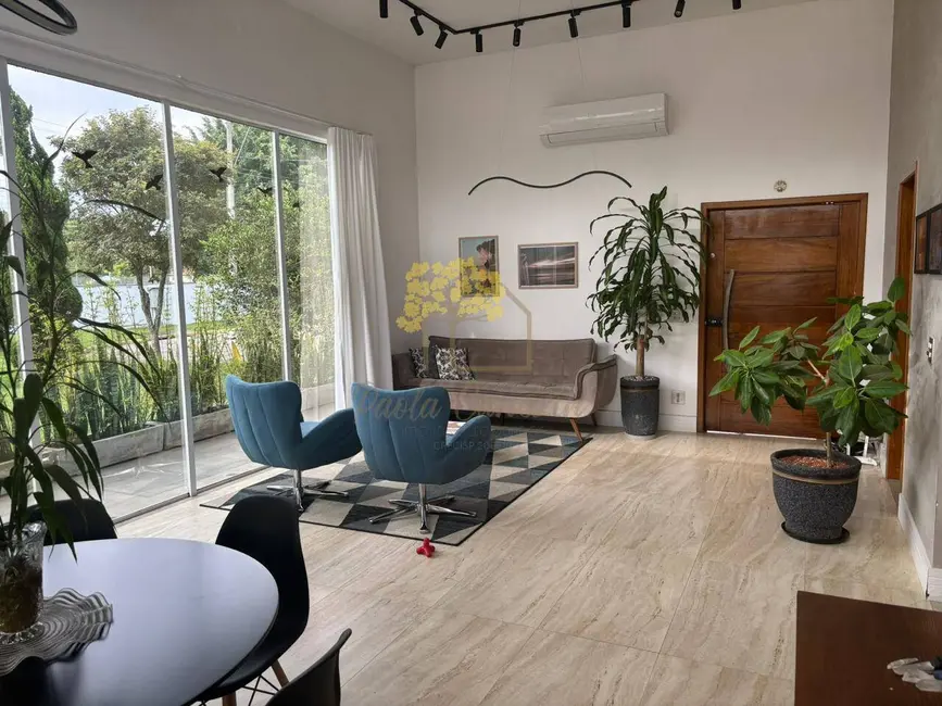 Casa com 3 quartos para alugar, 500m2 em Loteamento Villa Branca, Jacarei - SP - imagem 1 Foto 1 de Casa com 3 quartos para alugar, 500m2 em Loteamento Villa Branca, Jacarei - SP