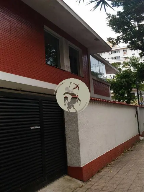 Casa com 4 quartos à venda e para alugar, 380m2 em Gonzaga, Santos - SP - imagem 6 Foto 6 de Casa com 4 quartos à venda e para alugar, 380m2 em Gonzaga, Santos - SP