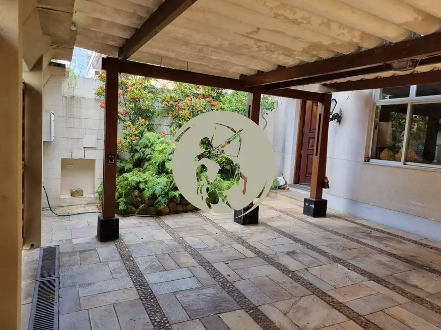 Casa com 4 quartos à venda, 256m2 em Gonzaga, Santos - SP - imagem 3 Foto 3 de Casa com 4 quartos à venda, 256m2 em Gonzaga, Santos - SP