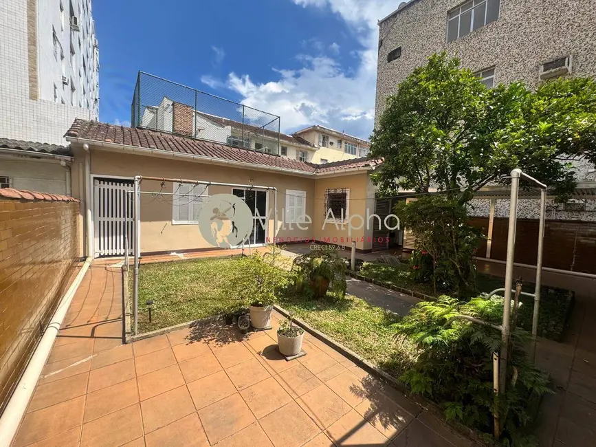 Foto 2 de Casa com 3 quartos à venda, 160m2 em Embaré, Santos - SP