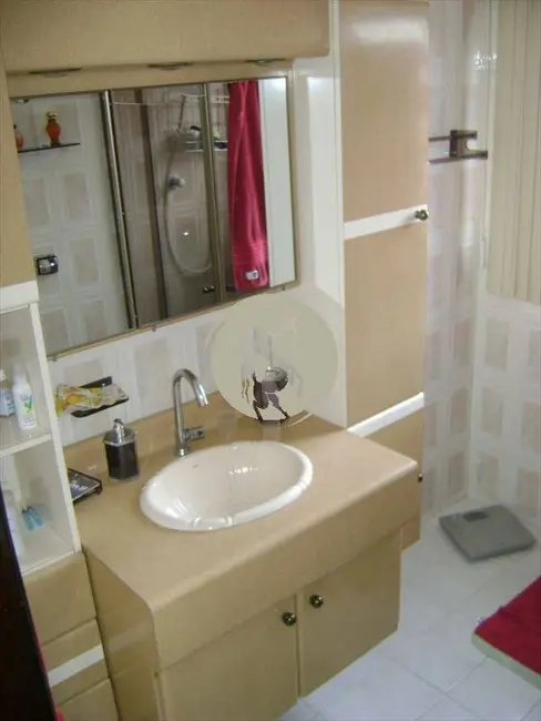 Sobrado com 4 quartos à venda, 350m2 em Marapé, Santos - SP - imagem 2 Foto 2 de Sobrado com 4 quartos à venda, 350m2 em Marapé, Santos - SP