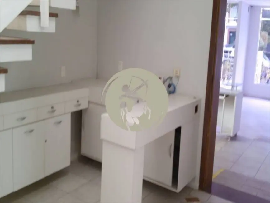 Foto 4 de Casa com 6 quartos para alugar, 230m2 em Gonzaga, Santos - SP