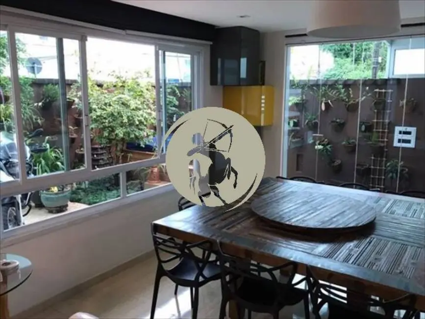 Sobrado com 3 quartos à venda, 150m2 em Boqueirão, Santos - SP - imagem 5 Foto 5 de Sobrado com 3 quartos à venda, 150m2 em Boqueirão, Santos - SP