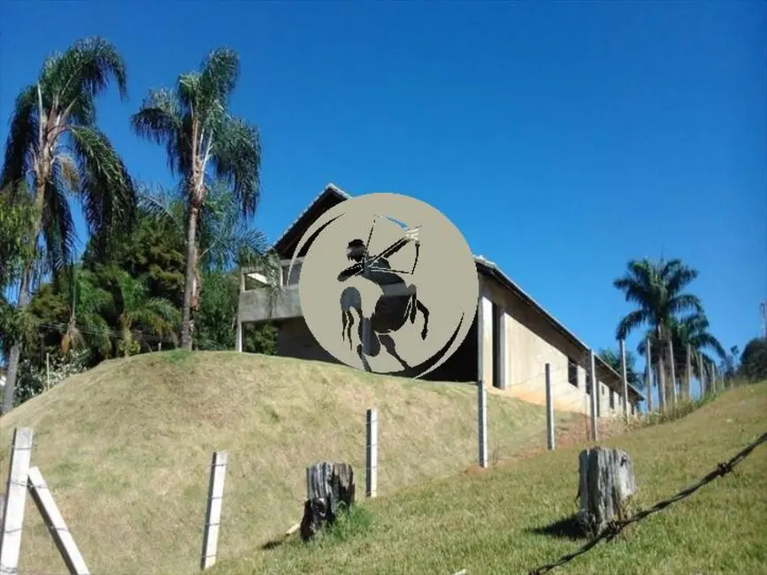 Casa com 4 quartos à venda, 400m2 em Aguas De Lindoia - SP - imagem 6 Foto 6 de Casa com 4 quartos à venda, 400m2 em Aguas De Lindoia - SP