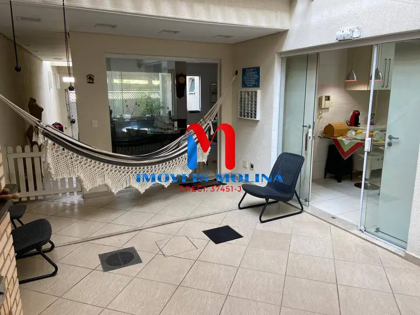 Sobrado com 3 quartos à venda, 160m2 em Olímpico, Sao Caetano Do Sul - SP - imagem 9 Foto 9 de Sobrado com 3 quartos à venda, 160m2 em Olímpico, Sao Caetano Do Sul - SP