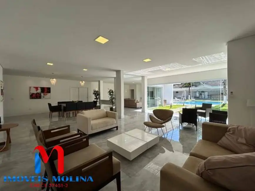 Casa com 7 quartos à venda e para alugar, 628m2 em Jardim Acapulco, Guaruja - SP - imagem 9 Foto 9 de Casa com 7 quartos à venda e para alugar, 628m2 em Jardim Acapulco, Guaruja - SP