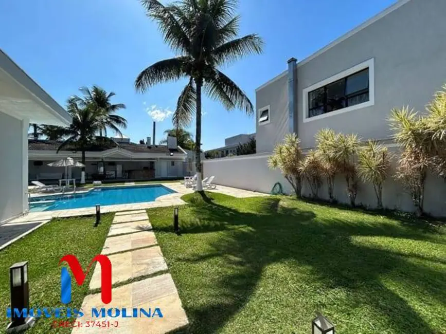 Casa com 7 quartos à venda e para alugar, 628m2 em Jardim Acapulco, Guaruja - SP - imagem 6 Foto 6 de Casa com 7 quartos à venda e para alugar, 628m2 em Jardim Acapulco, Guaruja - SP