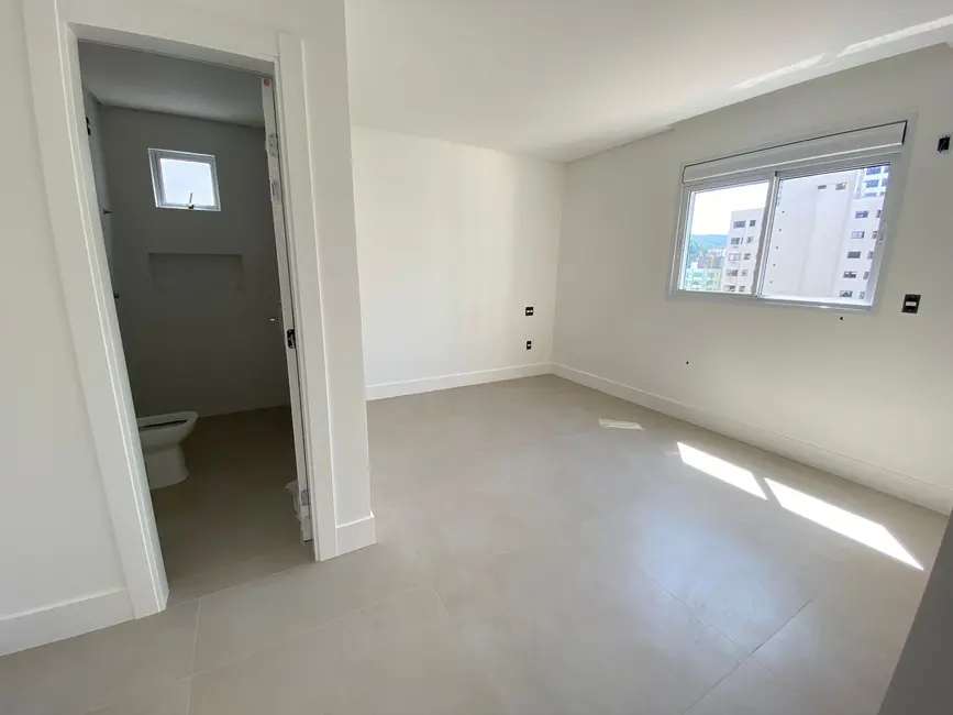 Apartamento com 3 quartos à venda, 125m2 em Centro, Balneario Camboriu - SC - imagem 9 Foto 9 de Apartamento com 3 quartos à venda, 125m2 em Centro, Balneario Camboriu - SC