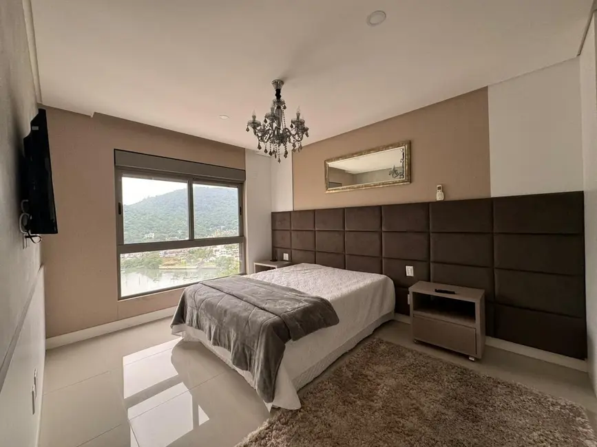 Foto 3 de Apartamento com 3 quartos para alugar, 183m2 em Centro, Balneario Camboriu - SC