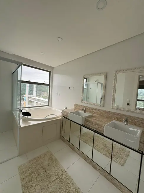 Foto 4 de Apartamento com 3 quartos para alugar, 183m2 em Centro, Balneario Camboriu - SC