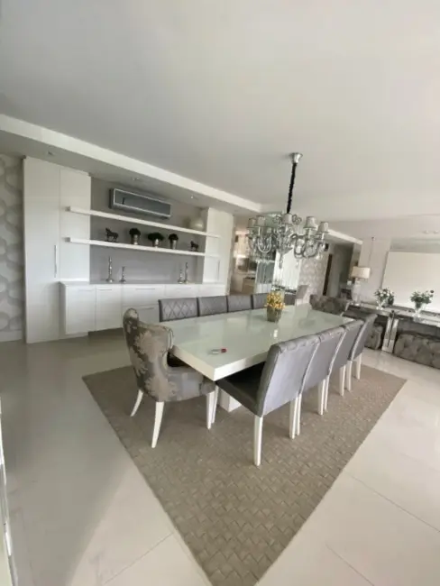 Apartamento com 4 quartos à venda, 220m2 em Centro, Balneario Camboriu - SC - imagem 3 Foto 3 de Apartamento com 4 quartos à venda, 220m2 em Centro, Balneario Camboriu - SC