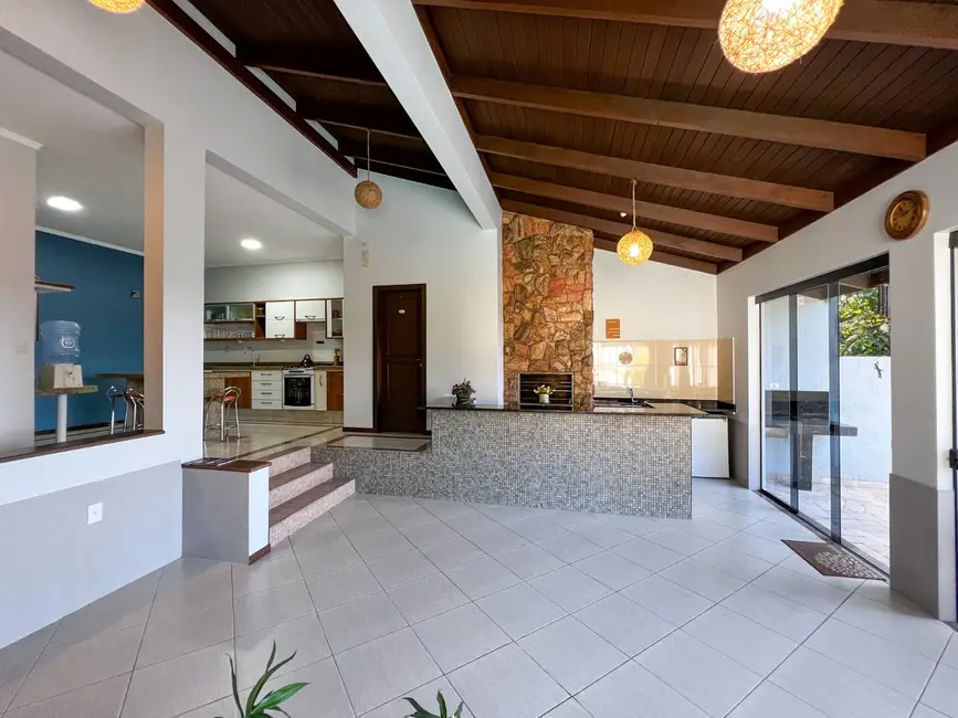 Foto 6 de Casa com 4 quartos à venda, 328m2 em Cabeçudas, Itajai - SC