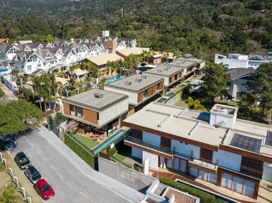 Foto 2 de Casa com 4 quartos à venda, 299m2 em Praia do Estaleiro, Balneario Camboriu - SC