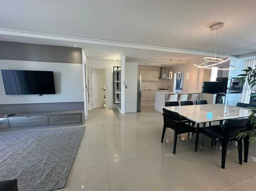 Apartamento com 3 quartos à venda, 137m2 em Centro, Balneario Camboriu - SC - imagem 3 Foto 3 de Apartamento com 3 quartos à venda, 137m2 em Centro, Balneario Camboriu - SC