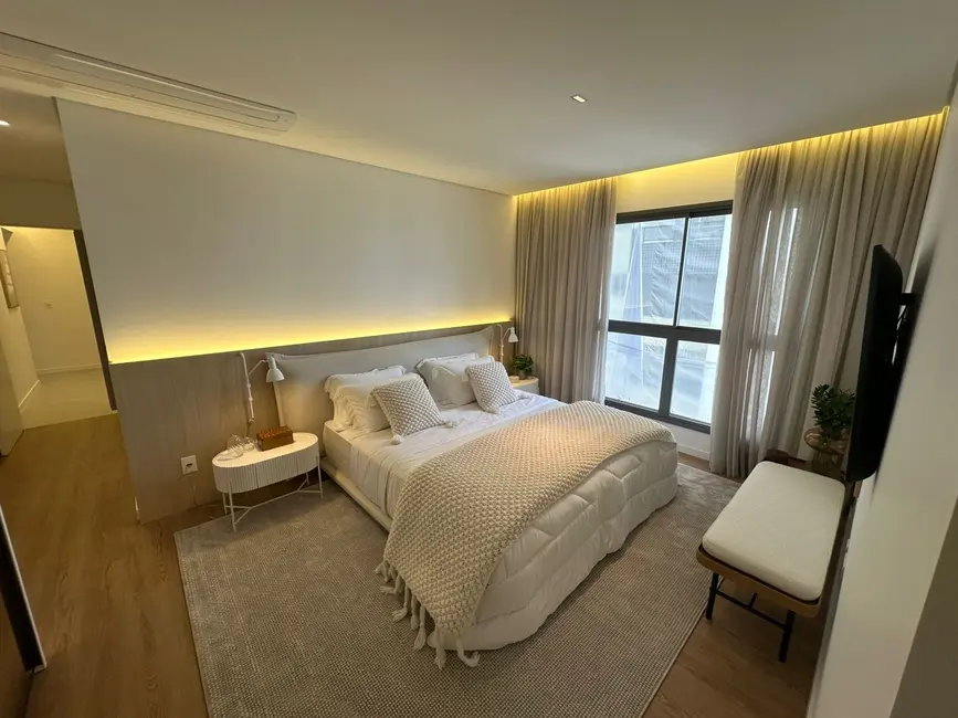 Apartamento com 3 quartos à venda, 151m2 em Centro, Balneario Camboriu - SC - imagem 2 Foto 2 de Apartamento com 3 quartos à venda, 151m2 em Centro, Balneario Camboriu - SC