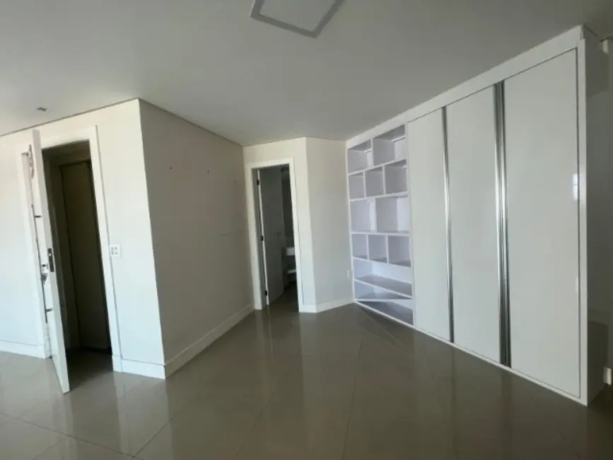 Apartamento com 3 quartos à venda e para alugar, 170m2 em Centro, Balneario Camboriu - SC - imagem 8 Foto 8 de Apartamento com 3 quartos à venda e para alugar, 170m2 em Centro, Balneario Camboriu - SC