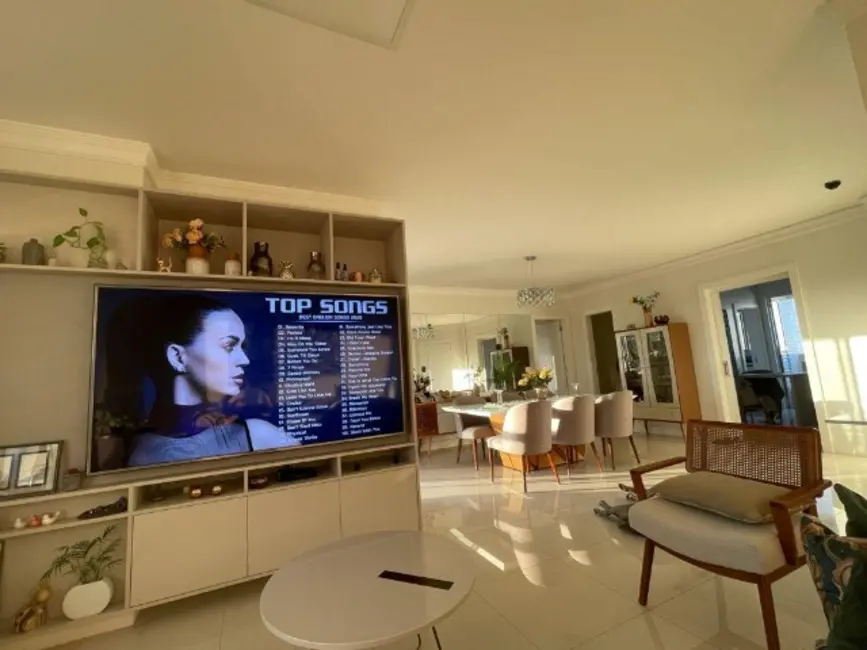 Apartamento com 3 quartos à venda, 140m2 em Centro, Balneario Camboriu - SC - imagem 5 Foto 5 de Apartamento com 3 quartos à venda, 140m2 em Centro, Balneario Camboriu - SC