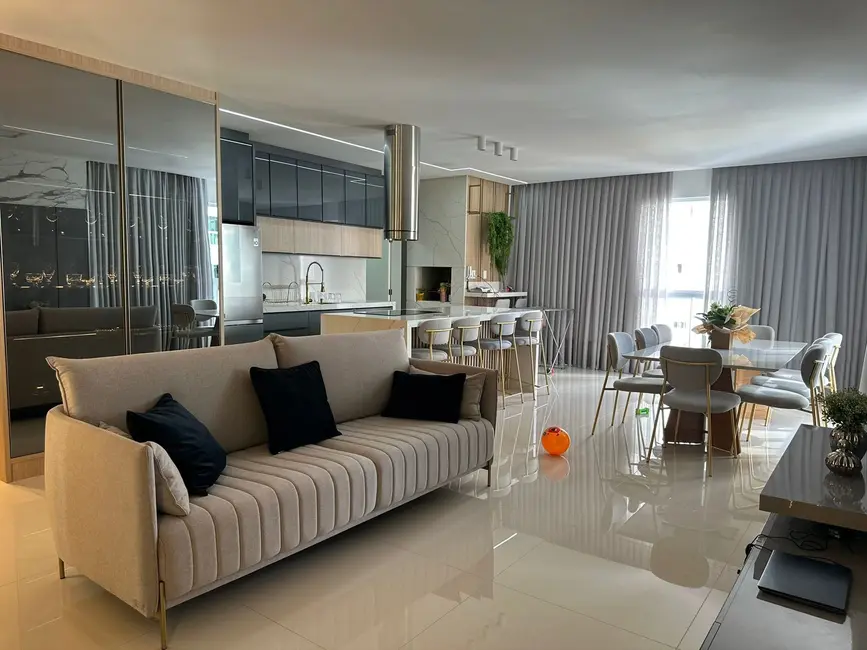 Foto 2 de Apartamento com 3 quartos à venda, 133m2 em Centro, Balneario Camboriu - SC