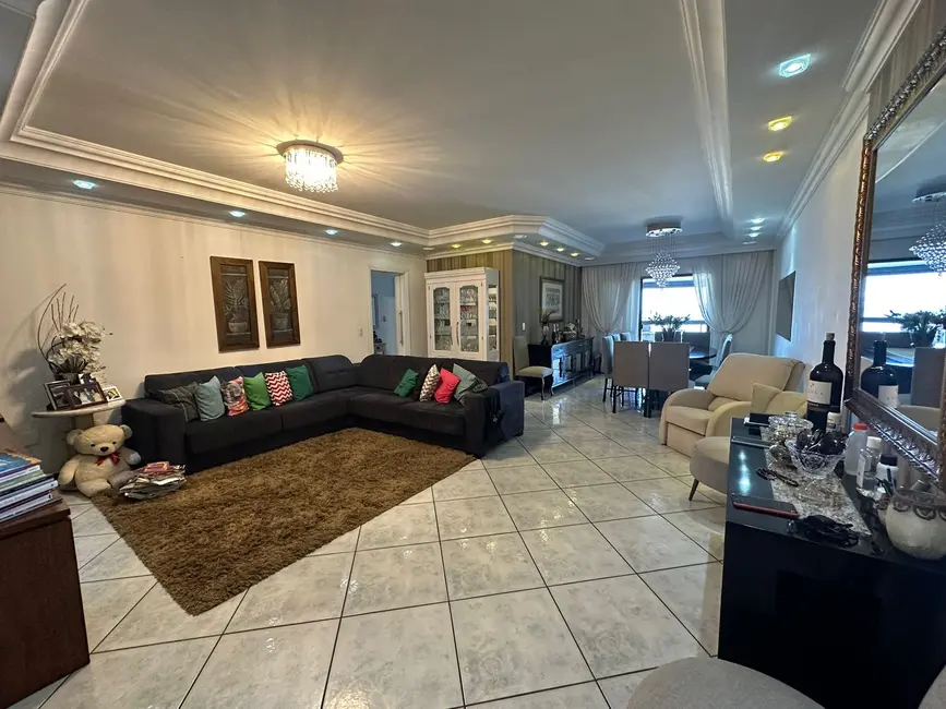 Apartamento com 3 quartos à venda, 230m2 em Centro, Balneario Camboriu - SC - imagem 2 Foto 2 de Apartamento com 3 quartos à venda, 230m2 em Centro, Balneario Camboriu - SC