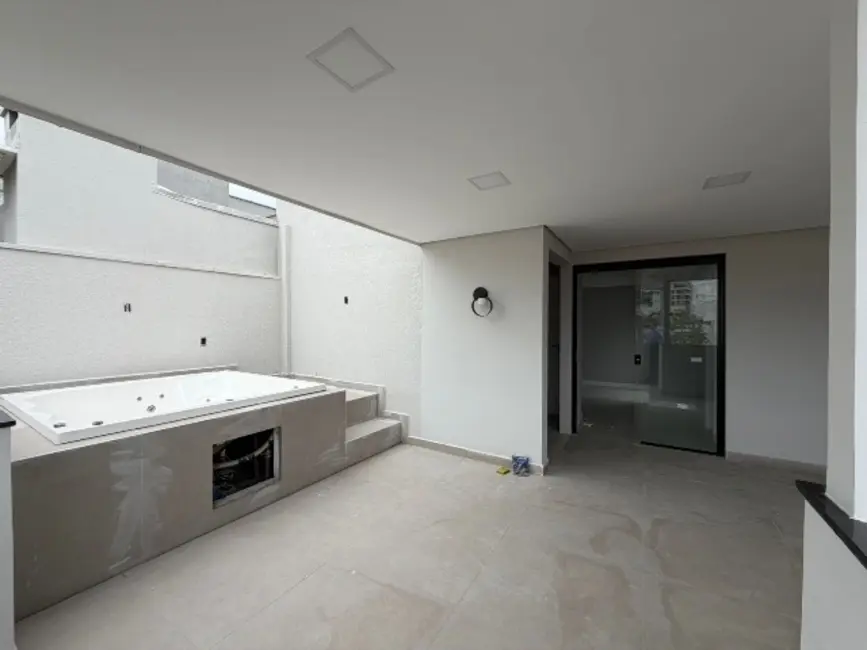 Foto 9 de Casa com 3 quartos à venda e para alugar, 200m2 em Praia dos Amores, Balneario Camboriu - SC