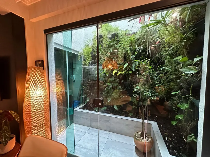 Casa com 3 quartos à venda, 200m2 em Praia dos Amores, Balneario Camboriu - SC - imagem 4 Foto 4 de Casa com 3 quartos à venda, 200m2 em Praia dos Amores, Balneario Camboriu - SC