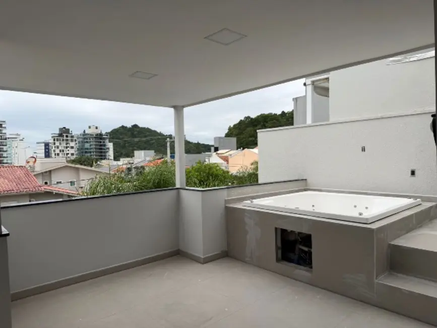 Foto 4 de Casa com 3 quartos à venda e para alugar, 200m2 em Praia dos Amores, Balneario Camboriu - SC