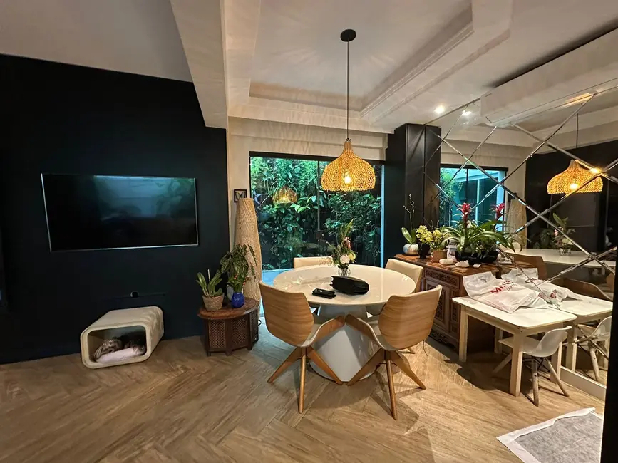Casa com 3 quartos à venda, 200m2 em Praia dos Amores, Balneario Camboriu - SC - imagem 3 Foto 3 de Casa com 3 quartos à venda, 200m2 em Praia dos Amores, Balneario Camboriu - SC
