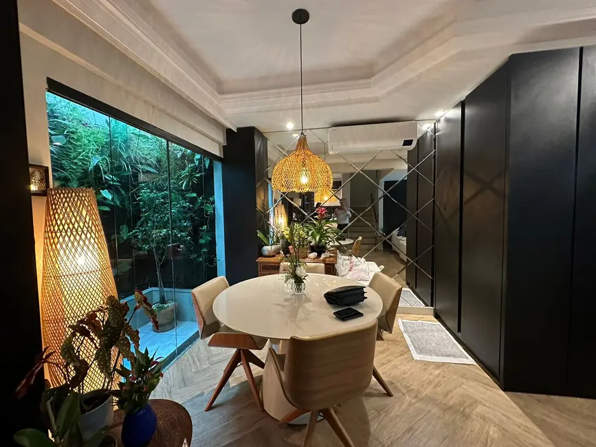 Casa com 3 quartos à venda, 200m2 em Praia dos Amores, Balneario Camboriu - SC - imagem 8 Foto 8 de Casa com 3 quartos à venda, 200m2 em Praia dos Amores, Balneario Camboriu - SC