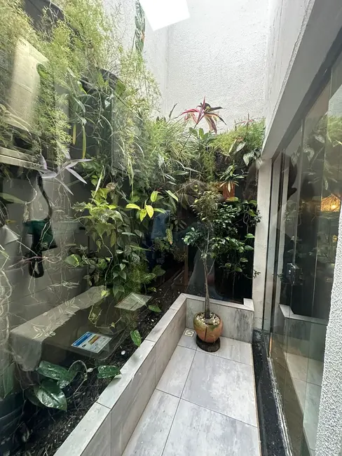 Casa com 3 quartos à venda, 200m2 em Praia dos Amores, Balneario Camboriu - SC - imagem 6 Foto 6 de Casa com 3 quartos à venda, 200m2 em Praia dos Amores, Balneario Camboriu - SC