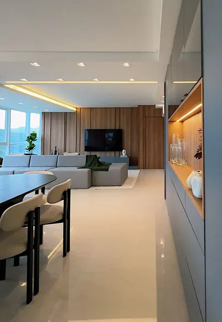 Apartamento com 3 quartos à venda, 186m2 em Centro, Balneario Camboriu - SC - imagem 3 Foto 3 de Apartamento com 3 quartos à venda, 186m2 em Centro, Balneario Camboriu - SC