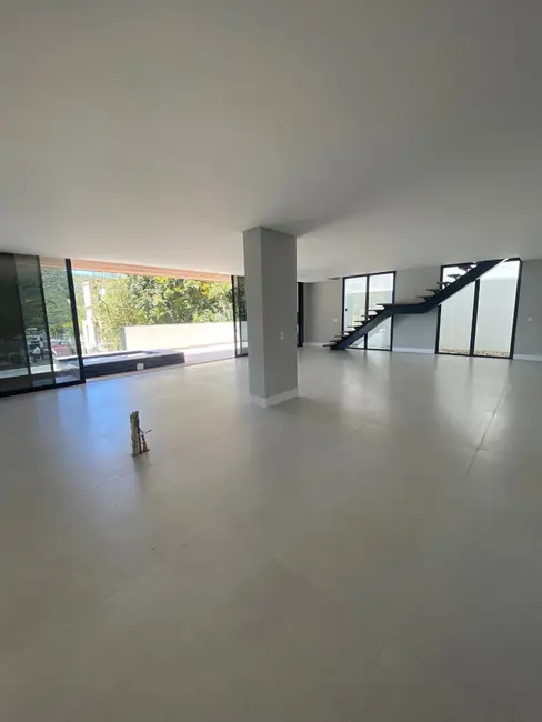 Casa de Condomínio com 4 quartos à venda, 432m2 em Barra, Balneario Camboriu - SC - imagem 5 Foto 5 de Casa de Condomínio com 4 quartos à venda, 432m2 em Barra, Balneario Camboriu - SC
