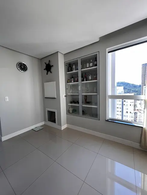Apartamento com 3 quartos para alugar, 118m2 em Pioneiros, Balneario Camboriu - SC - imagem 5 Foto 5 de Apartamento com 3 quartos para alugar, 118m2 em Pioneiros, Balneario Camboriu - SC