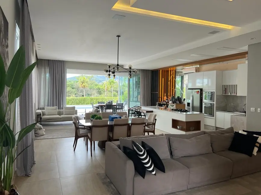 Casa de Condomínio com 4 quartos à venda, 300m2 em Centro, Camboriu - SC - imagem 4 Foto 4 de Casa de Condomínio com 4 quartos à venda, 300m2 em Centro, Camboriu - SC