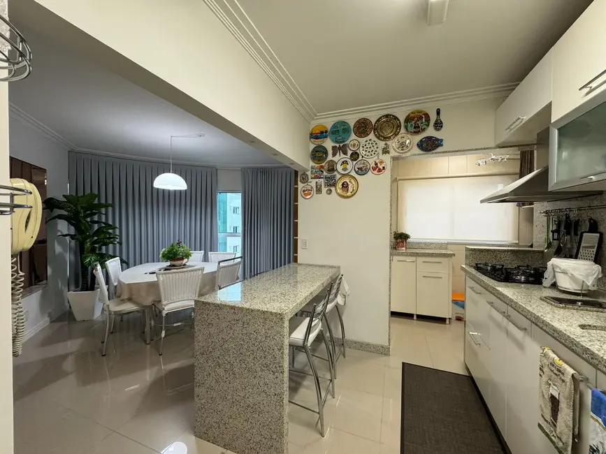 Apartamento com 3 quartos à venda, 136m2 em Centro, Balneario Camboriu - SC - imagem 3 Foto 3 de Apartamento com 3 quartos à venda, 136m2 em Centro, Balneario Camboriu - SC